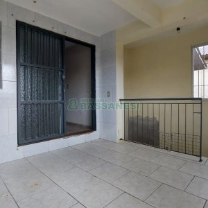 Casa com 219m², 6 dormitórios, 4 vagas, no bairro Panazzolo em Caxias do Sul para Comprar