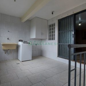 Casa com 219m², 6 dormitórios, 4 vagas, no bairro Panazzolo em Caxias do Sul para Comprar