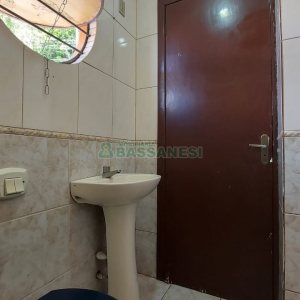Casa com 219m², 6 dormitórios, 4 vagas, no bairro Panazzolo em Caxias do Sul para Comprar
