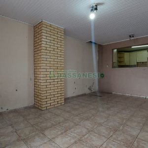 Casa com 219m², 6 dormitórios, 4 vagas, no bairro Panazzolo em Caxias do Sul para Comprar