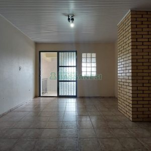 Casa com 219m², 6 dormitórios, 4 vagas, no bairro Panazzolo em Caxias do Sul para Comprar