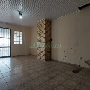 Casa com 219m², 6 dormitórios, 4 vagas, no bairro Panazzolo em Caxias do Sul para Comprar