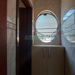 Casa com 219m², 6 dormitórios, 4 vagas, no bairro Panazzolo em Caxias do Sul para Comprar