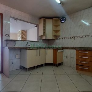 Casa com 219m², 6 dormitórios, 4 vagas, no bairro Panazzolo em Caxias do Sul para Comprar