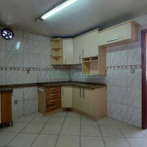 Casa com 219m², 6 dormitórios, 4 vagas, no bairro Panazzolo em Caxias do Sul para Comprar