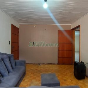 Casa com 219m², 6 dormitórios, 4 vagas, no bairro Panazzolo em Caxias do Sul para Comprar