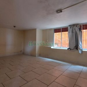 Casa com 219m², 6 dormitórios, 4 vagas, no bairro Panazzolo em Caxias do Sul para Comprar