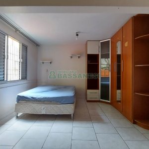 Casa com 219m², 6 dormitórios, 4 vagas, no bairro Panazzolo em Caxias do Sul para Comprar