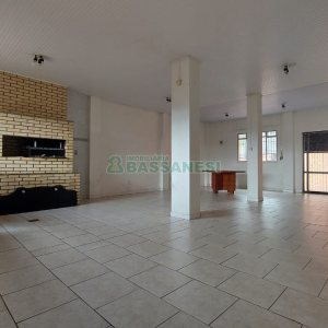 Casa com 219m², 6 dormitórios, 4 vagas, no bairro Panazzolo em Caxias do Sul para Comprar