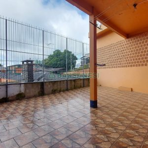 Casa com 219m², 6 dormitórios, 4 vagas, no bairro Panazzolo em Caxias do Sul para Comprar