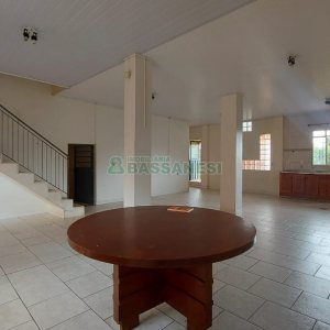 Casa com 219m², 6 dormitórios, 4 vagas, no bairro Panazzolo em Caxias do Sul para Comprar