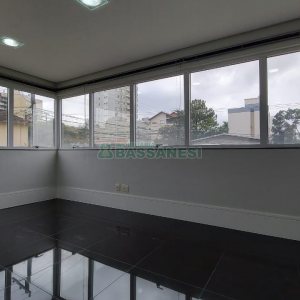 Sala Mobiliada com 97m², no bairro Panazzolo em Caxias do Sul para Comprar