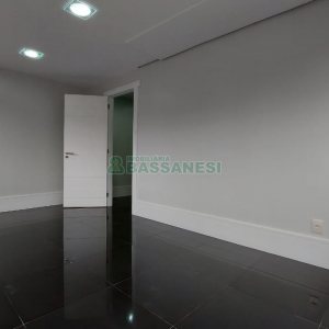 Sala Mobiliada com 97m², no bairro Panazzolo em Caxias do Sul para Comprar