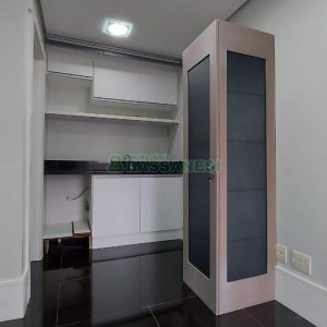 Sala Mobiliada com 97m², no bairro Panazzolo em Caxias do Sul para Comprar