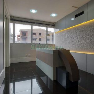 Sala Mobiliada com 97m², no bairro Panazzolo em Caxias do Sul para Comprar