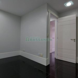 Sala Mobiliada com 97m², no bairro Panazzolo em Caxias do Sul para Comprar