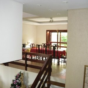 Casa com 330m², 3 dormitórios, 4 vagas, no bairro Colina Sorriso em Caxias do Sul para Comprar