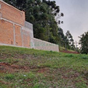 Terreno com 340m², no bairro Monte Bérico em Caxias do Sul para Comprar