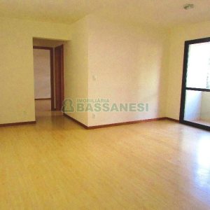 Apartamento com 76m², 2 dormitórios, 2 vagas, no bairro Centro em Caxias do Sul para Comprar