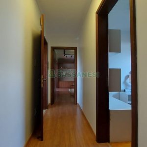 Casa Mobiliada com 260m², 3 dormitórios, 3 vagas, no bairro Universitário em Caxias do Sul para Comprar