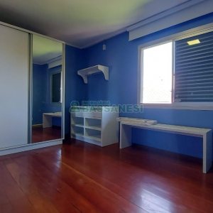 Casa Mobiliada com 260m², 3 dormitórios, 3 vagas, no bairro Universitário em Caxias do Sul para Comprar