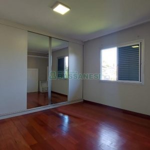 Casa Mobiliada com 260m², 3 dormitórios, 3 vagas, no bairro Universitário em Caxias do Sul para Comprar