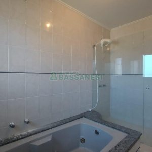 Casa Mobiliada com 260m², 3 dormitórios, 3 vagas, no bairro Universitário em Caxias do Sul para Comprar