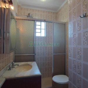 Casa Mobiliada com 260m², 3 dormitórios, 3 vagas, no bairro Universitário em Caxias do Sul para Comprar