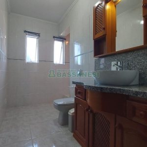 Casa Mobiliada com 260m², 3 dormitórios, 3 vagas, no bairro Universitário em Caxias do Sul para Comprar