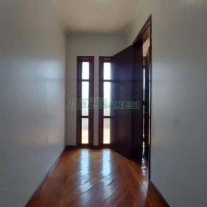 Casa Mobiliada com 260m², 3 dormitórios, 3 vagas, no bairro Universitário em Caxias do Sul para Comprar