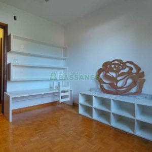 Casa Mobiliada com 260m², 3 dormitórios, 3 vagas, no bairro Universitário em Caxias do Sul para Comprar