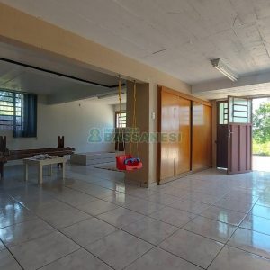 Casa Mobiliada com 260m², 3 dormitórios, 3 vagas, no bairro Universitário em Caxias do Sul para Comprar