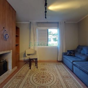 Casa Mobiliada com 260m², 3 dormitórios, 3 vagas, no bairro Universitário em Caxias do Sul para Comprar