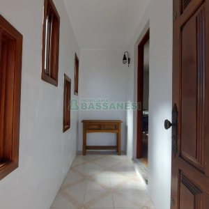 Casa Mobiliada com 260m², 3 dormitórios, 3 vagas, no bairro Universitário em Caxias do Sul para Comprar