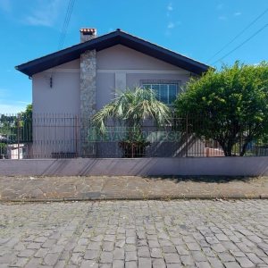 Casa Mobiliada com 260m², 3 dormitórios, 3 vagas, no bairro Universitário em Caxias do Sul para Comprar