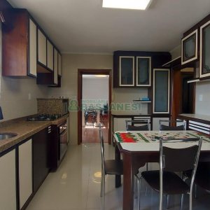 Casa Mobiliada com 260m², 3 dormitórios, 3 vagas, no bairro Universitário em Caxias do Sul para Comprar