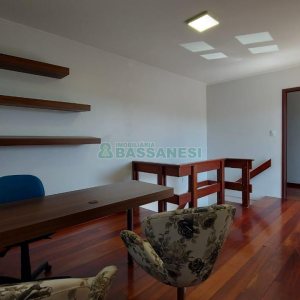 Casa Mobiliada com 260m², 3 dormitórios, 3 vagas, no bairro Universitário em Caxias do Sul para Comprar