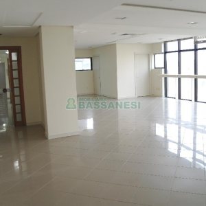 Sala com 120m², 2 vagas, no bairro Madureira em Caxias do Sul para Comprar