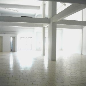 Loja com 570m², 1 vaga, no bairro Centro em Caxias do Sul para Comprar