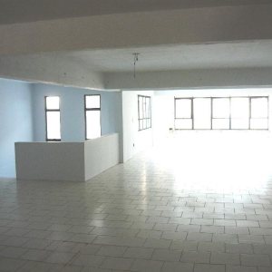 Loja com 570m², 1 vaga, no bairro Centro em Caxias do Sul para Comprar