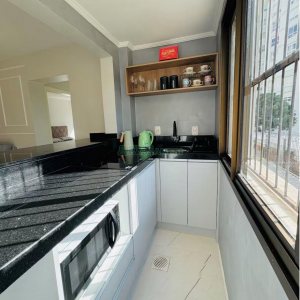 Apto Mobiliado com 54m², 2 dormitórios, 1 vaga, no bairro Centro em Caxias do Sul para Alugar