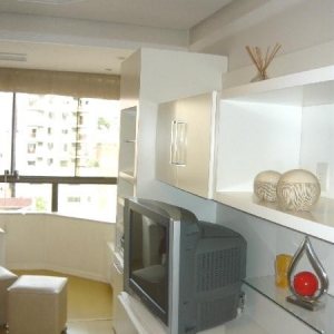 Apto Mobiliado com 85m², 2 dormitórios, 1 vaga, no bairro Centro em Caxias do Sul para Alugar