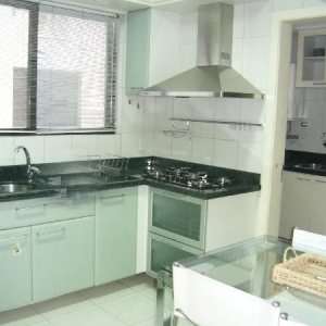 Apto Mobiliado com 85m², 2 dormitórios, 1 vaga, no bairro Centro em Caxias do Sul para Alugar