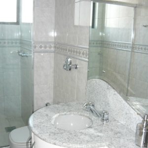 Apto Mobiliado com 85m², 2 dormitórios, 1 vaga, no bairro Centro em Caxias do Sul para Alugar