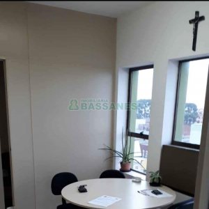 Sala com 45m², no bairro Rio Branco em Caxias do Sul para Comprar