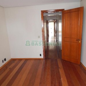 Apartamento com 130m², 3 dormitórios, 3 vagas, no bairro São Pelegrino em Caxias do Sul para Comprar