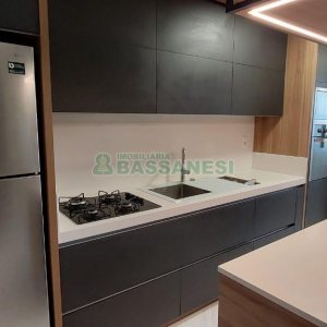 Apto Mobiliado com 80m², 2 dormitórios, 2 vagas, no bairro Madureira em Caxias do Sul para Alugar