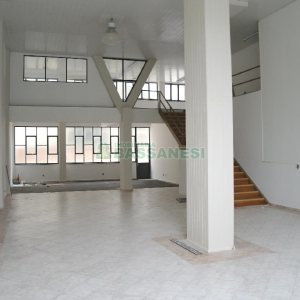 Loja com 320m², no bairro São Pelegrino em Caxias do Sul para Comprar