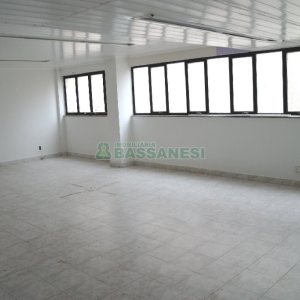 Loja com 320m², no bairro São Pelegrino em Caxias do Sul para Comprar