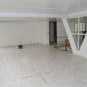 Loja com 320m², no bairro São Pelegrino em Caxias do Sul para Comprar